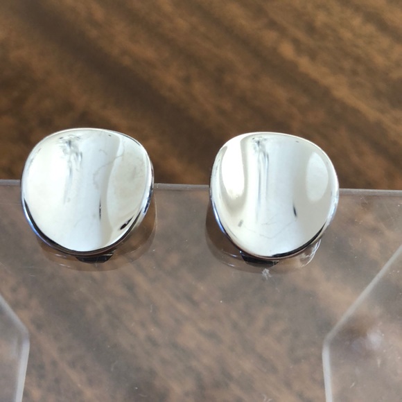 Vintage Avon curved disc pierced earrings silver tone - Picture 16 of 16